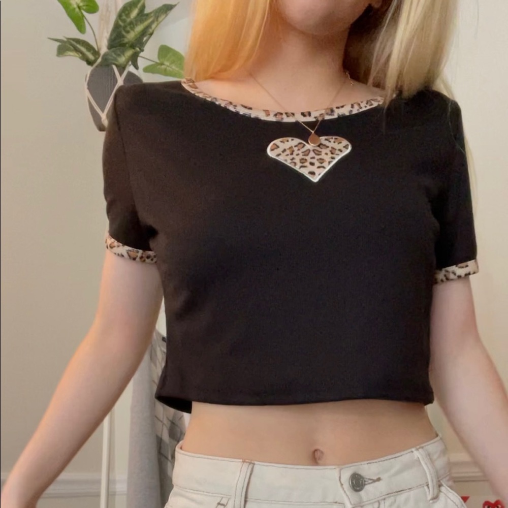 Cute y2k cheeta print crop top!!